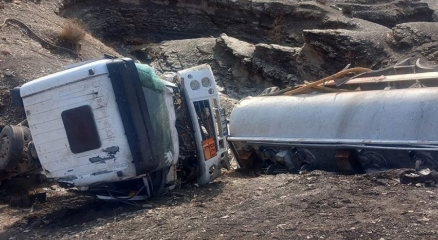 Akaryakıt tankeri devrildi: 1 yaralı