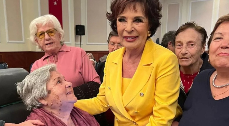 Hülya Koçyiğit huzurevini ziyaret etti