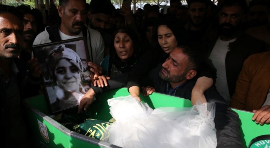 Mezarlıkta katledilen küçük Şirin'e gözyaşlarıyla veda