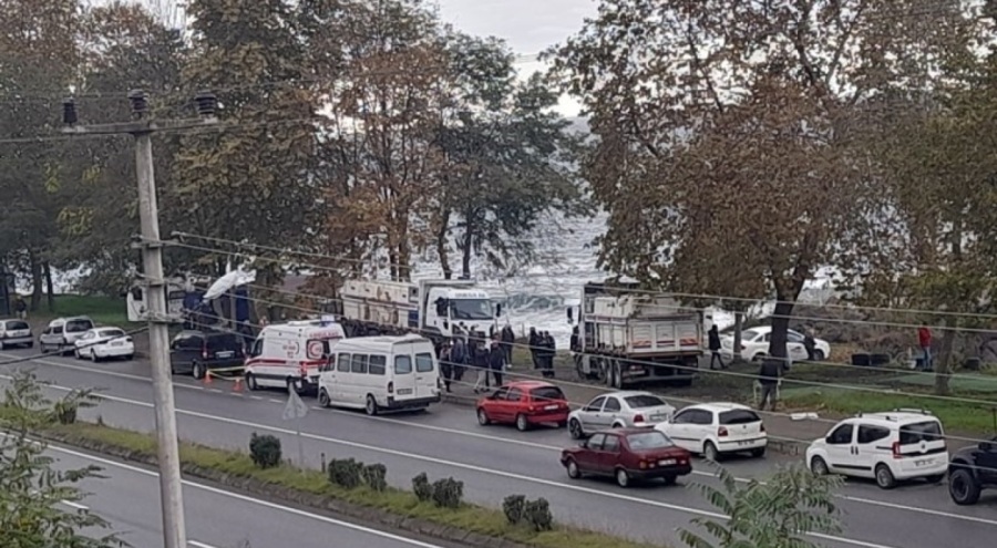 Sahil yolunda silahlı kavga can aldı!