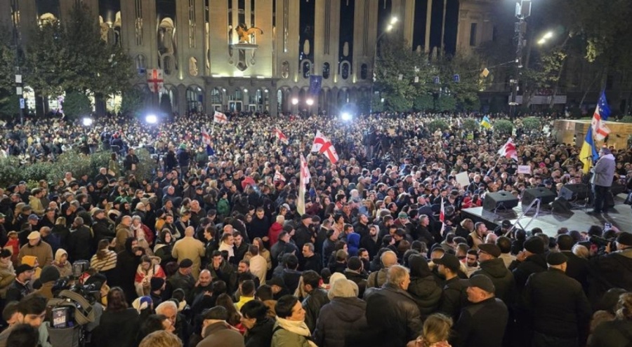 Seçim sonuçlarını tanımayan muhalefet, sokaklara döküldü