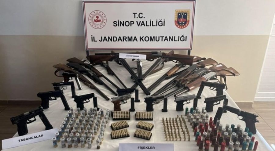 Silah ve mühimmat kaçakçılığı operasyonu: 11 gözaltı