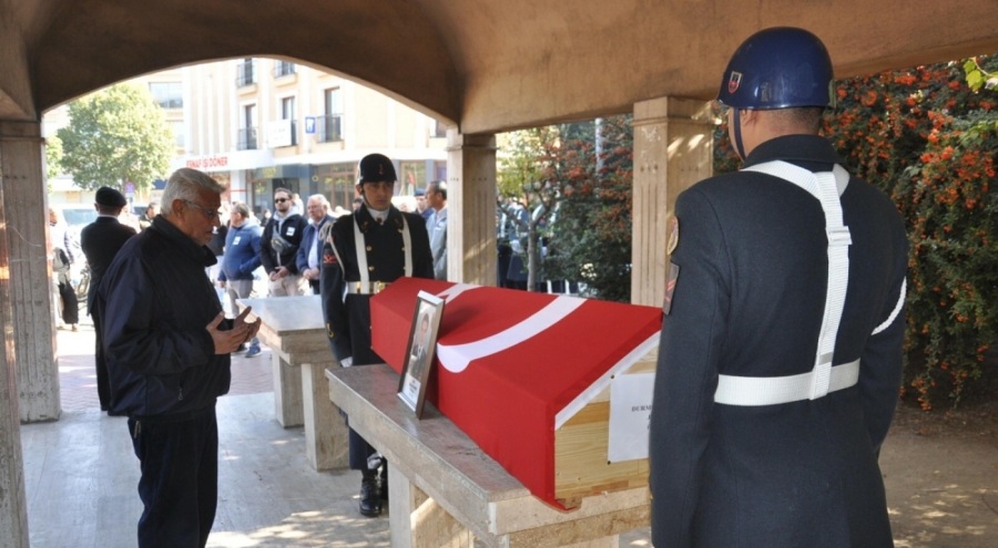 Kalp krizinden hayatını kaybeden Uzman Çavuş, memleketi Manisa'da toprağa verildi