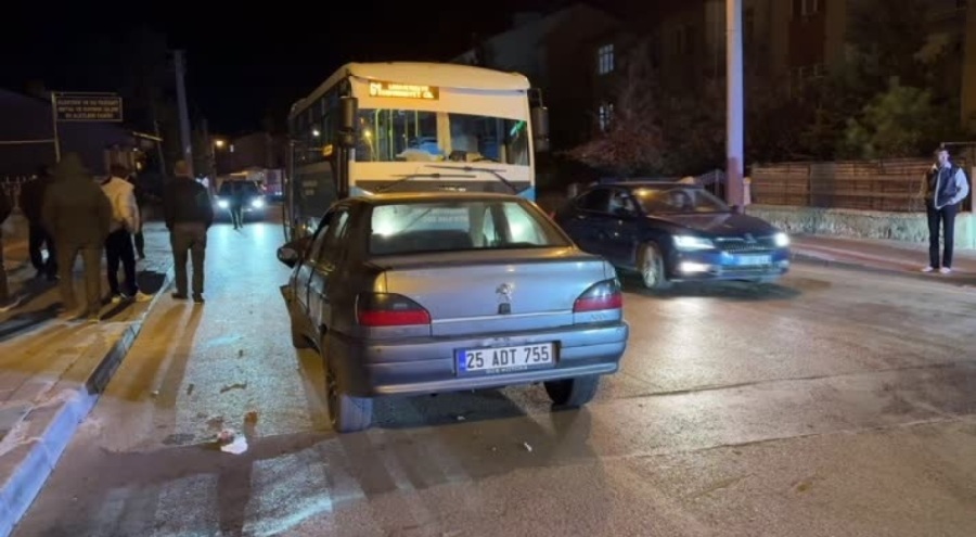 Belediye otobüsü ile otomobil çarpıştı: 1 yaralı