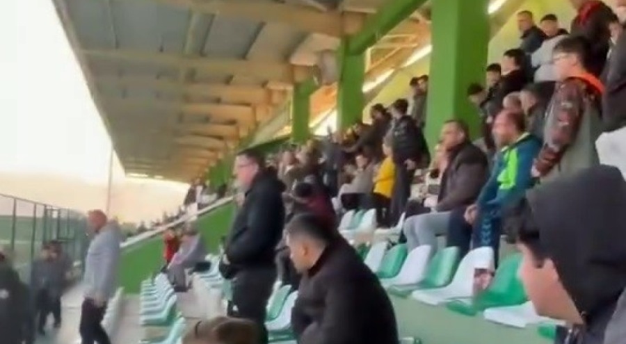 Bursa'da amatör maçta tribün boks ringine döndü