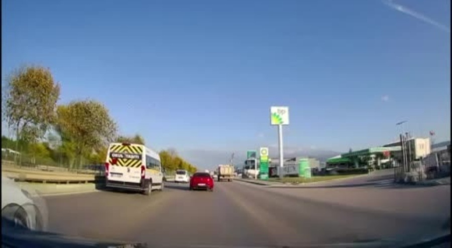 Bursa'da makas atan sürücü ölümden döndü!