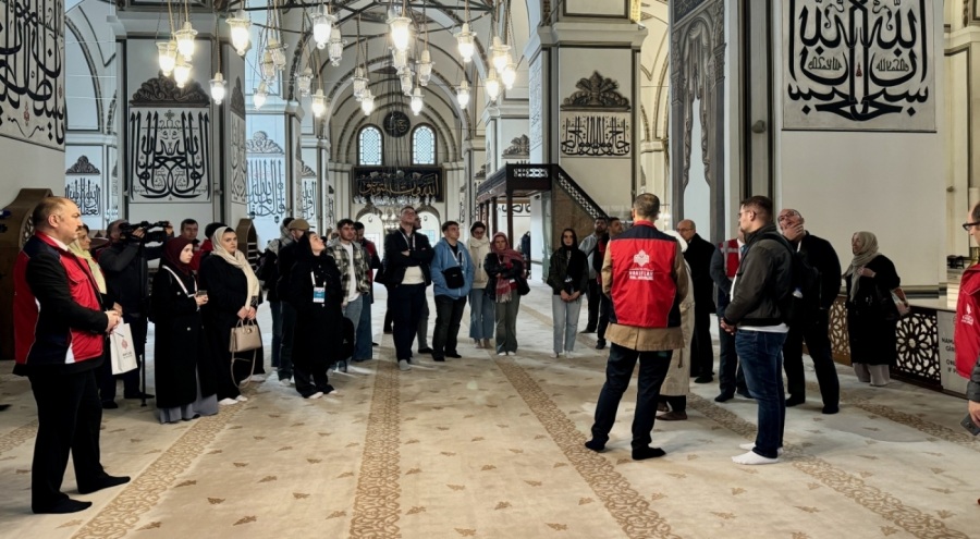Kosovalı öğrenciler Bursa'da vakıf eserlerini gezdi