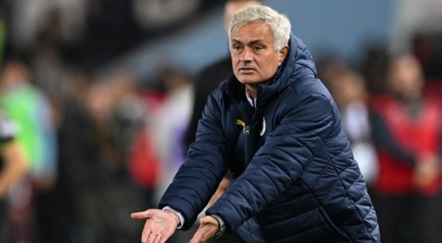 Hollanda'da Jose Mourinho tribünde olacak