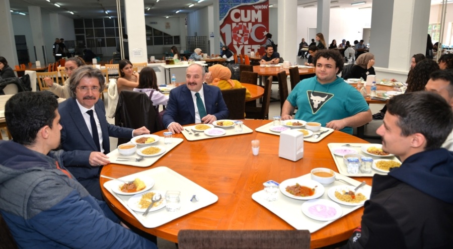 Varank: "Türkiye'nin ve dünyanın geleceğinde nitelikli, becerikli kişiler söz sahibi olacak"