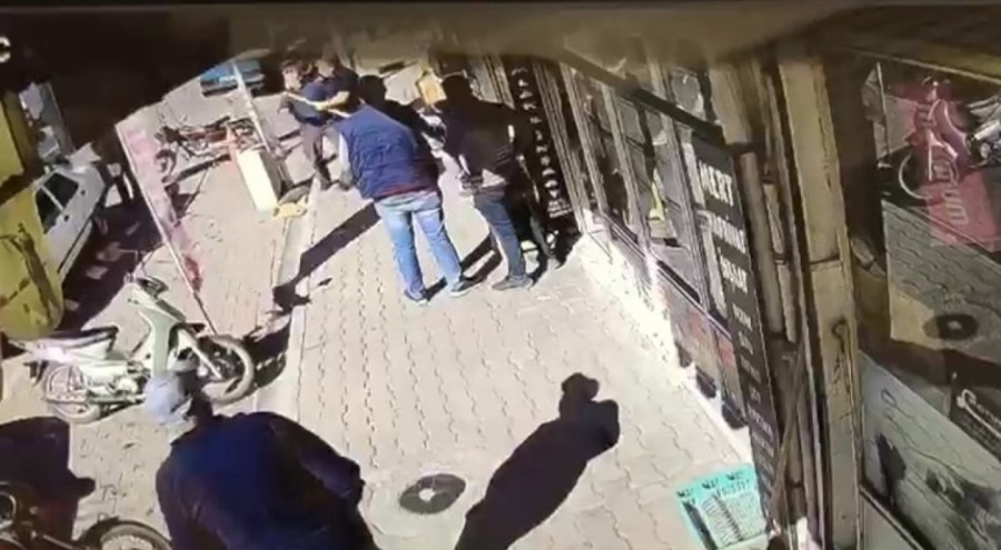 Tartıştığı esnafın camlarını sopayla kırdı