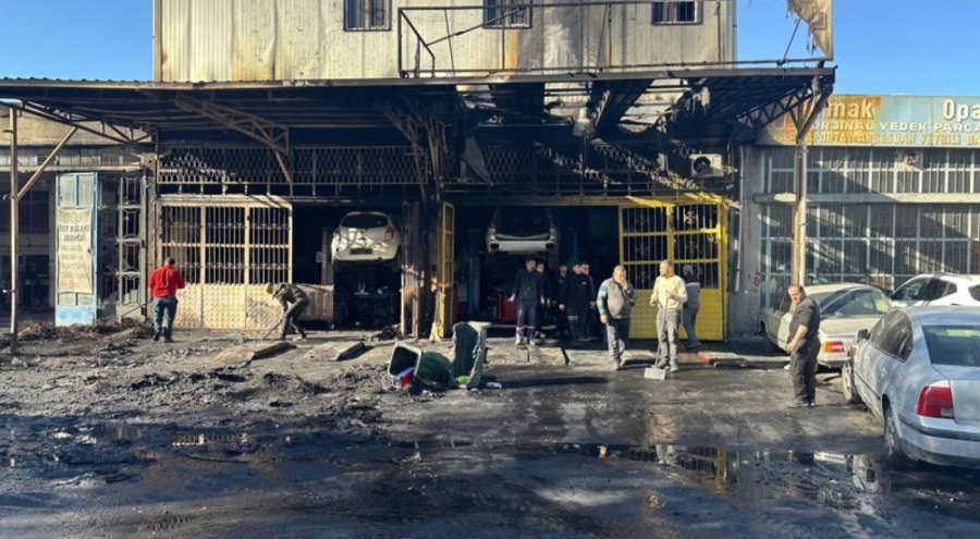 Oto tamircide yangın paniği!