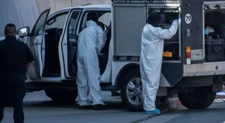 Kamyonetin kasasında 11 kişinin cesedi bulundu!