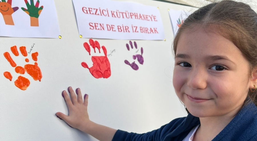 Osmangazi'nin Gezici Kütüphanesine minik elleriyle iz bıraktılar