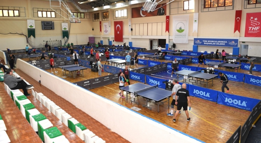 Osmangazi'de 11. Ulusal Bursa Veteran Masa Tenisi Turnuvası düzenlendi