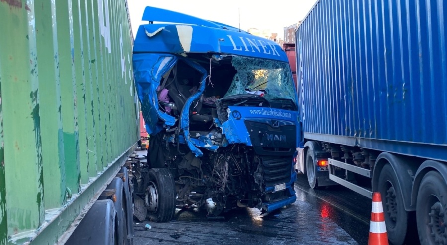 Mahkumları taşıyan cezaevi aracı kazaya karıştı: 5 yaralı