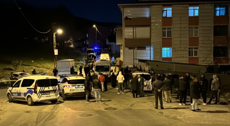 Eşiyle mesajlaştığını iddia ettiği kişiyi vurarak öldürdü