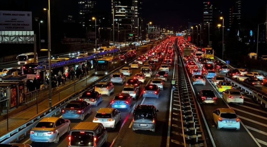 İstanbul trafiğinde "ara tatil" yoğunluğu yaşanıyor