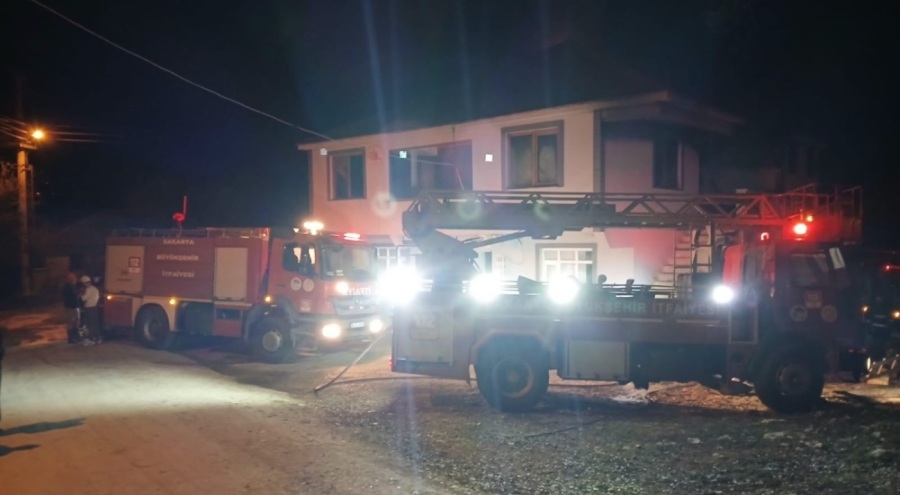 İki katlı evde yangın çıktı!