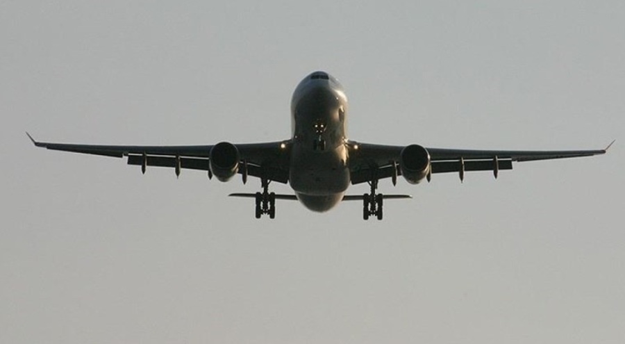 Antalya-Van seferini yapan uçak 'bilinmeyen cisim' yüzünden inemedi