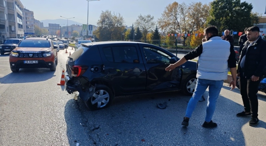 Bursa'da zincirleme kaza: 2 kişi yaralandı