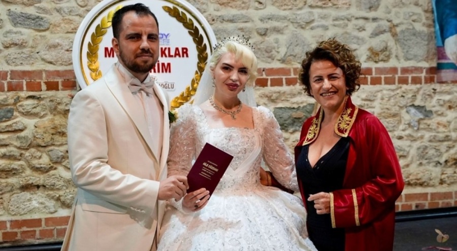 Nikahını kıydığı damatla evlendi! "Farkında olmadan 2-3 gün ben evli kalmışım"