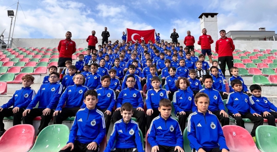 Mudanya'da sporcular antrenman öncesi Büyük Önder Atatürk'ü andı