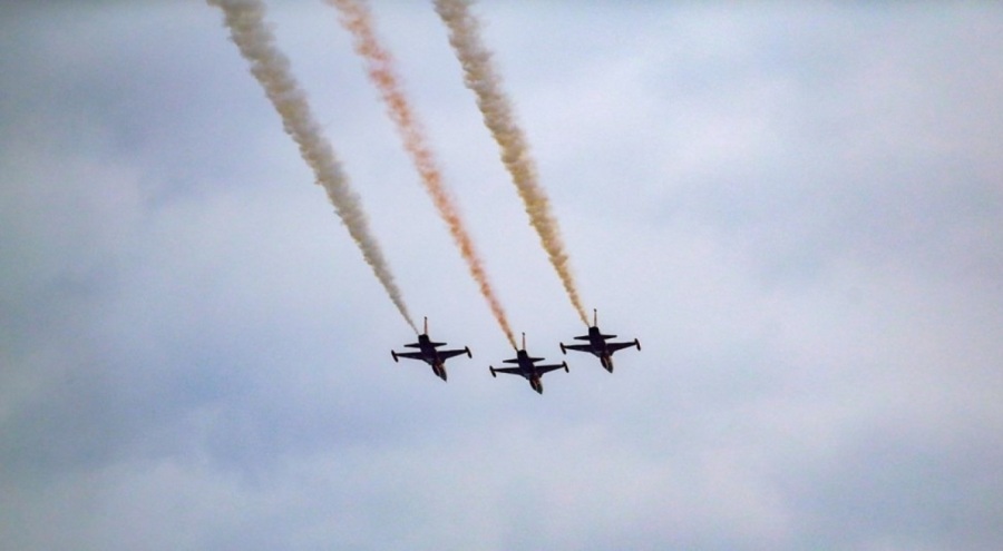 Türk Yıldızları'ndan Ata'ya saygı uçuşu