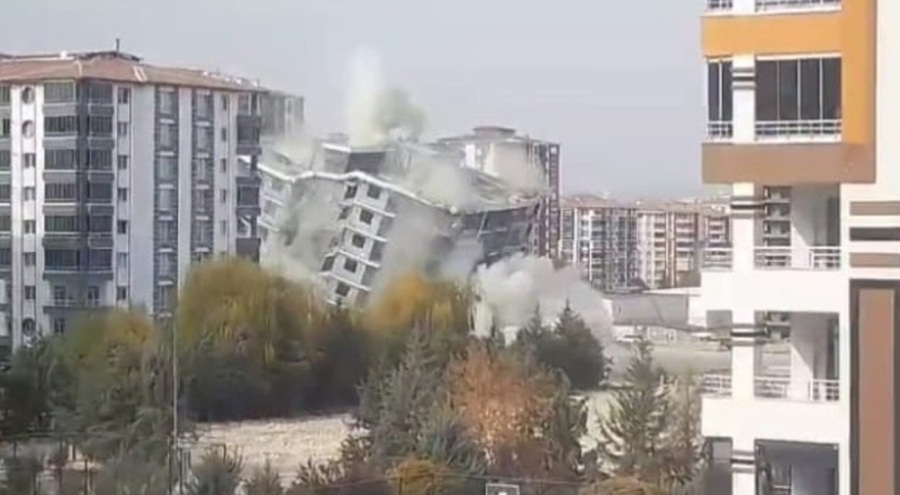 Malatya'da ağır hasarlı binaların yıkımı sürüyor!