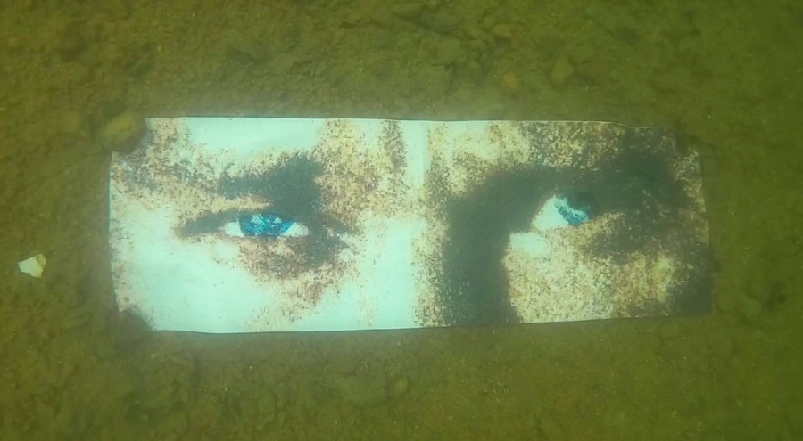 Atatürk'ü su altında poster açarak andılar