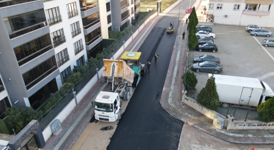 Yıldırım Belediyesi bozulan yollara asfalt serim çalışmalarını sürdürüyor