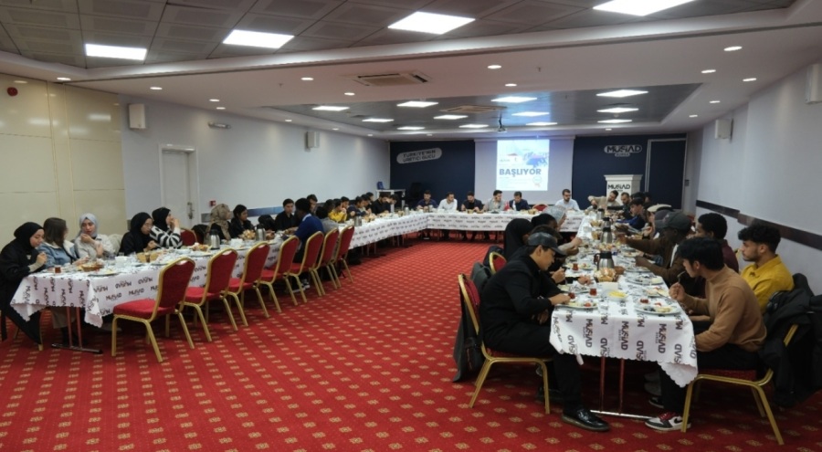 Genç MÜSİAD Bursa Şubesi, "Genç Ticaret Elçileri Projesi" kapmasında öğrencilerle buluştu