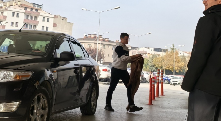 Bursa'da bir işçi elini yatar testereye kaptırdı!