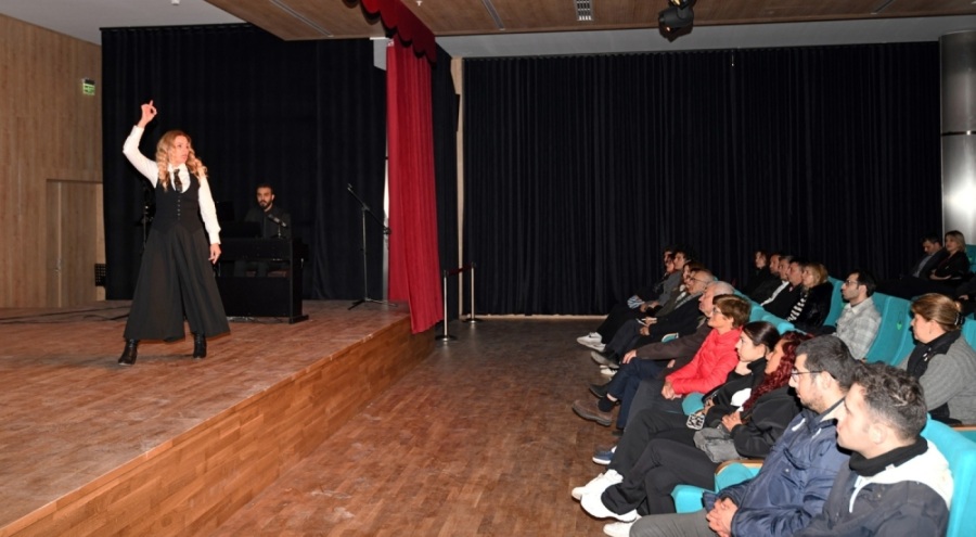 Osmangazi'de '86 Yıldır Sönmeyen Işık: Atatürk'ü An(La)Mak' gösterisi seyredildi