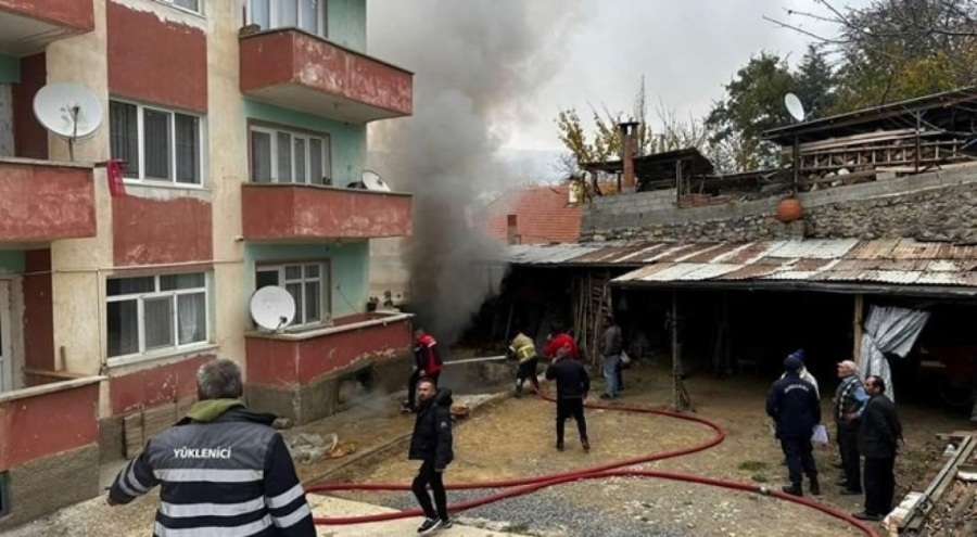 Odunlukta çıkan yangın söndürüldü