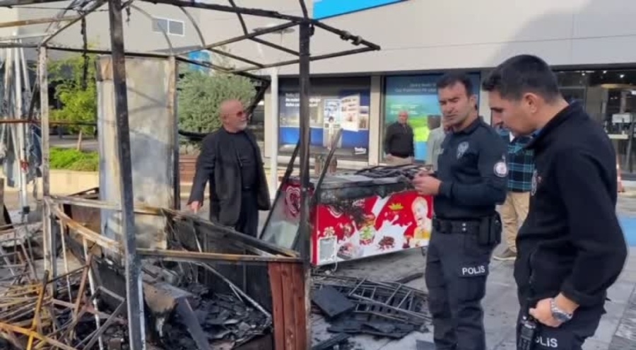 Meydana gelen yangında iş yeri kullanılamaz hale geldi