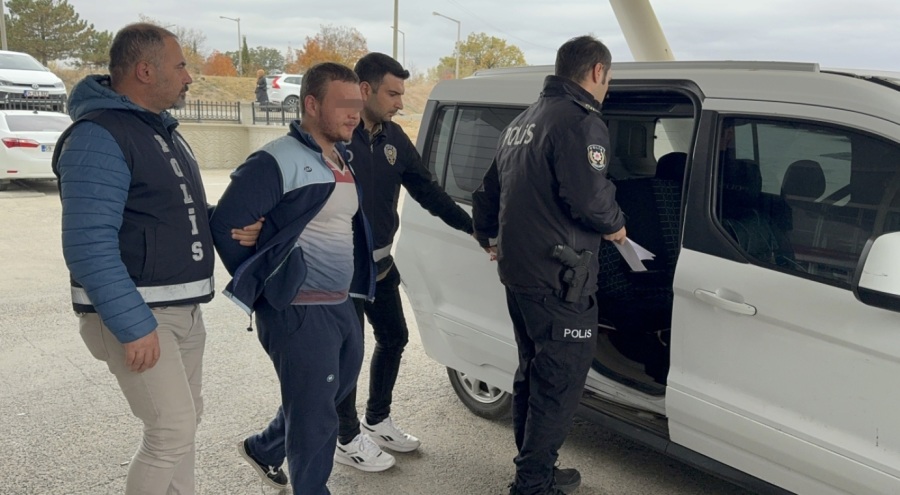 Annesini bıçakla katledip, 4 yakınını yaralayan 17 yaşındaki genç tutuklandı