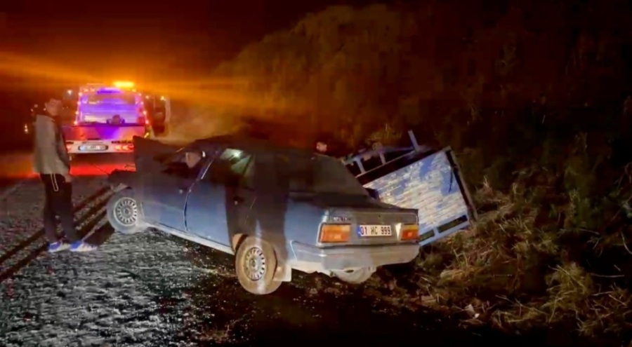 Otomobil ile traktör çarpıştı: 1'i ağır 3 yaralı