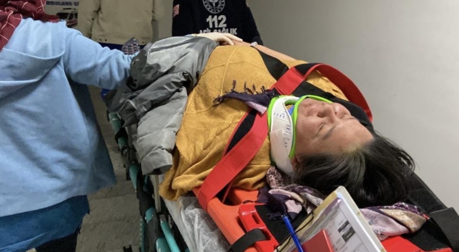 Battaniye silkelerken camdan aşağı düştü!