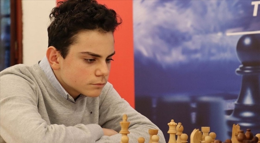 15 yaşındaki Ediz Gürel, satrançta dünya sıralamasında ilk 100'e girdi