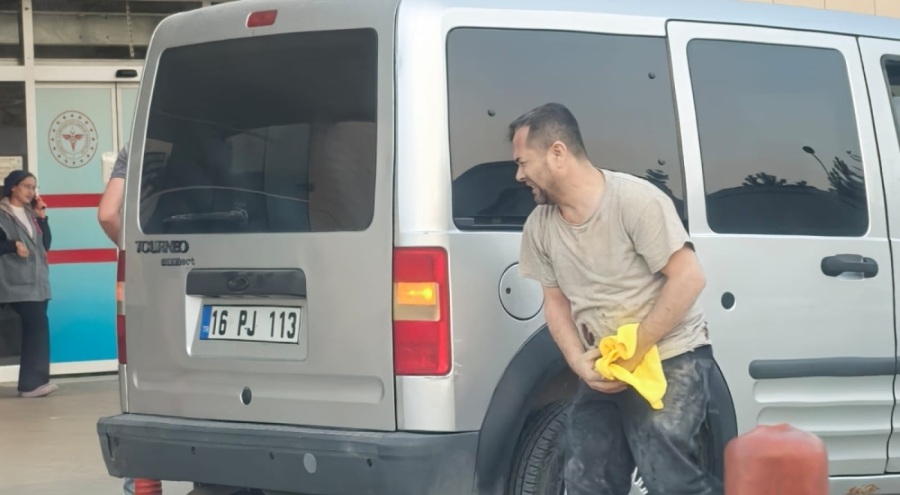 Bursa'da bir kişi motorlu testere ile elini kesti!