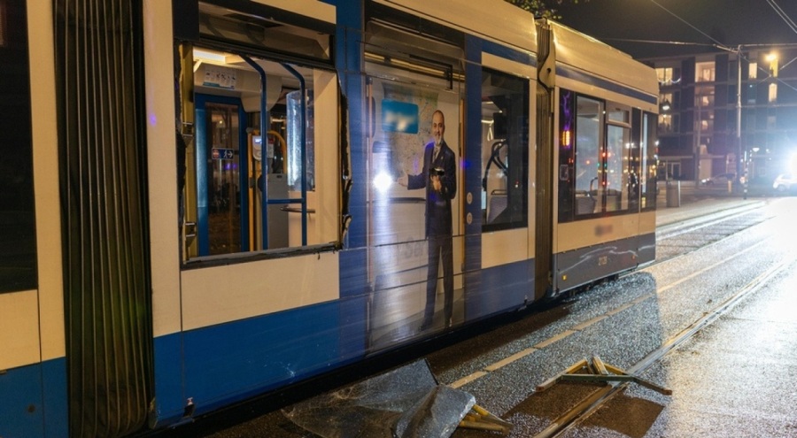 Amsterdam'da gerginlik: Tramvay ateşe verildi