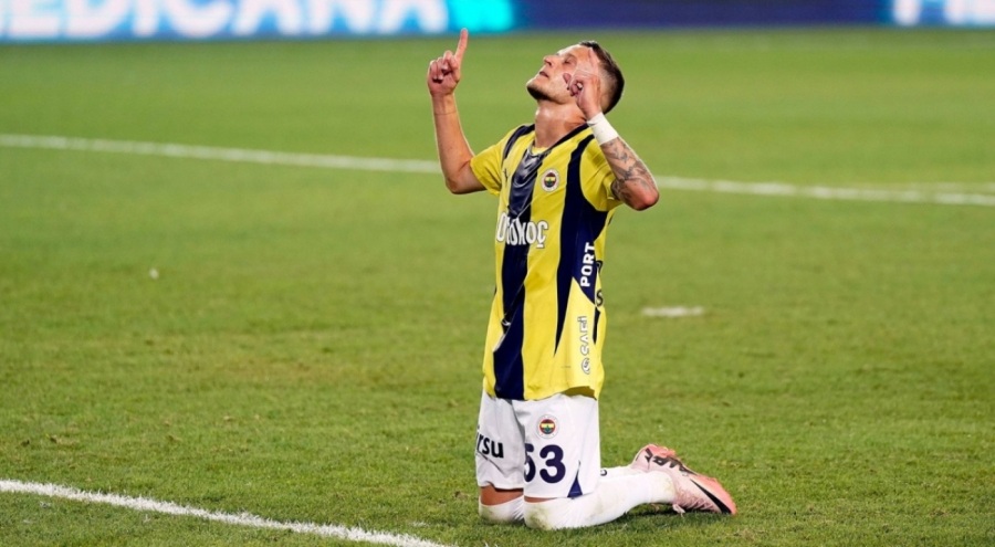 Szymanski geçen sezonu mumla aratıyor