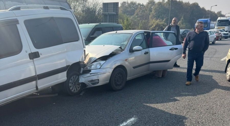 Anadolu Otoyolu'nda zincirleme kaza: 7 araç birbirine girdi