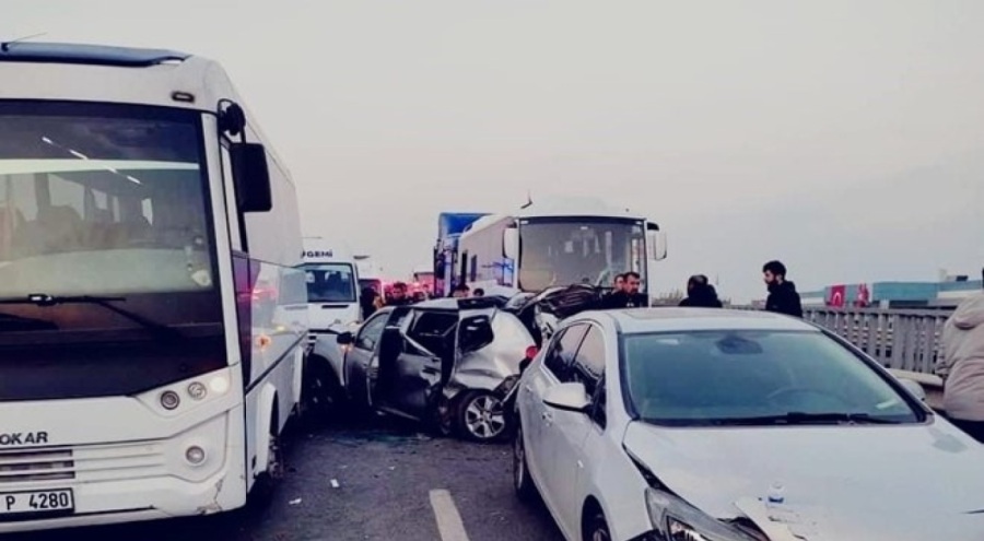 5 araçlı zincirleme kaza: 4 yaralı