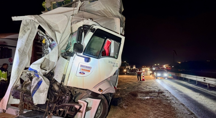 Tır ile kamyonun çarpışması sonucu 1 kişi yaralandı