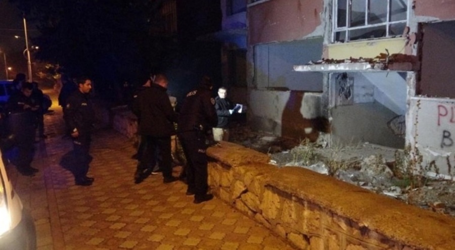 Depremde hasar gören binada 30 yaşında erkek cesedi bulundu