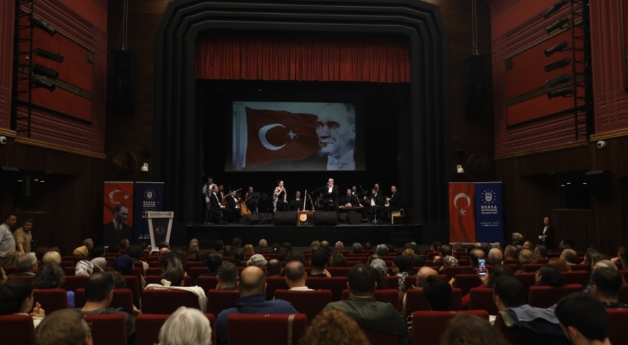Bursalılara Atatürk'ün sevdiği şarkılar seslendirildi