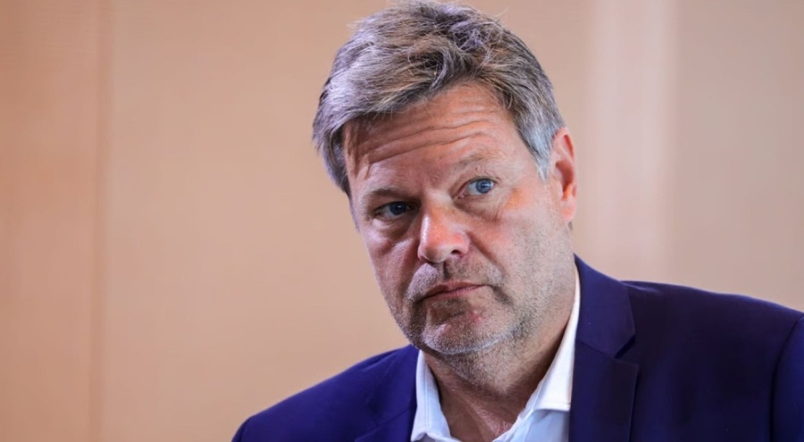 Alman bakanı taşıyan uçak arızalandı