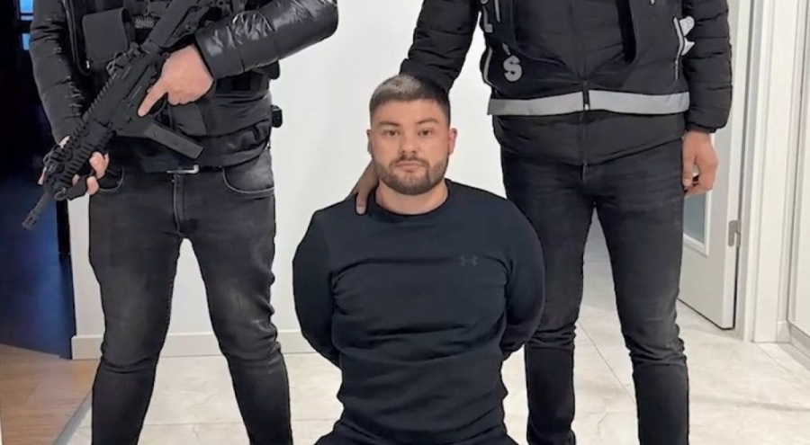 Kırmızı bültenle aranan uyuşturucu baronunu kol saati ve dövmeleri ele verdi