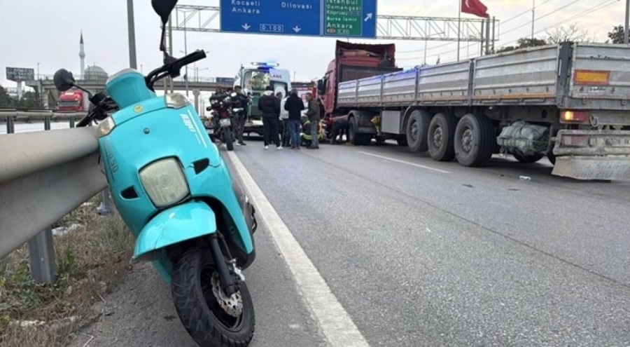 TIR'la çarpışan motosikletteki sürücü öldü